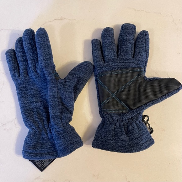 Two pairs All In Motion winter gloves for ages 4-7 - Picture 2 of 7